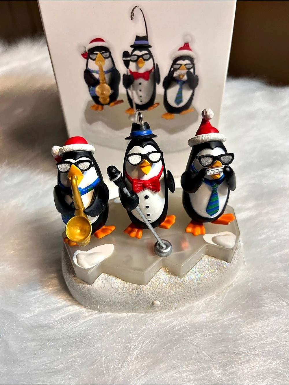 Hallmark Keepsake 2011 Jingle Bell Blues Musical Penguin Christmas Ornament